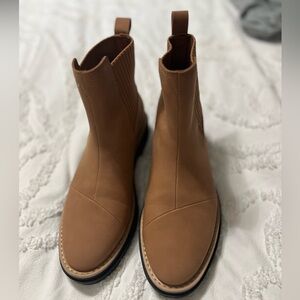 TOMS Chelsea boots
